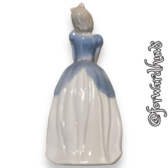 Elegant 5.5-Inch Porcelain Figurine of a Young Lady - Picture 4 of 9